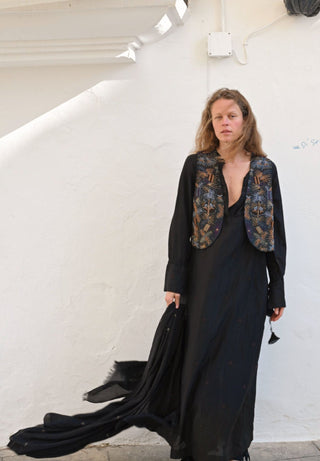 The Elpelut Wrap  • Delicate handcrafted embroidery image 3